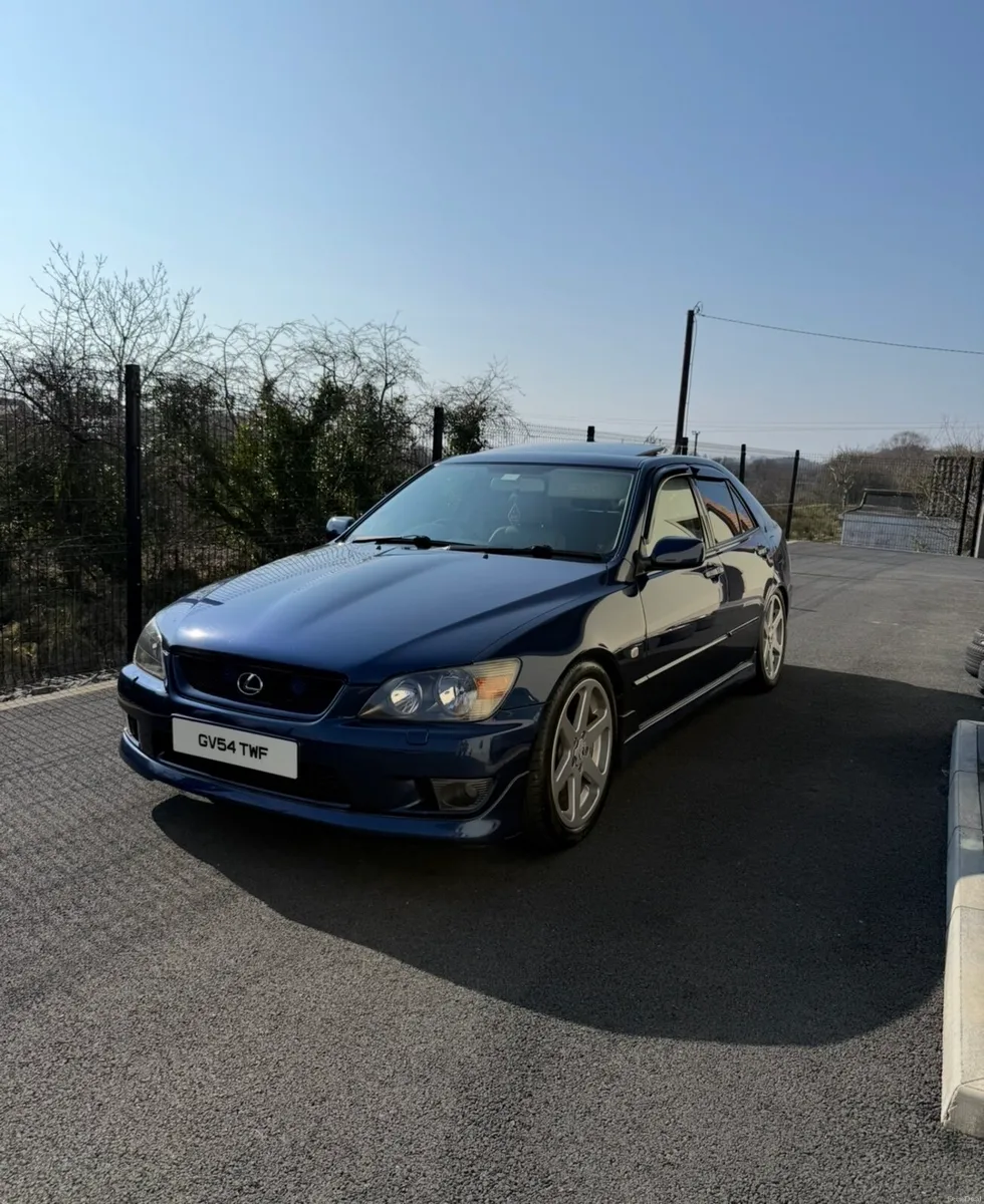 Lexus IS200 - Image 4