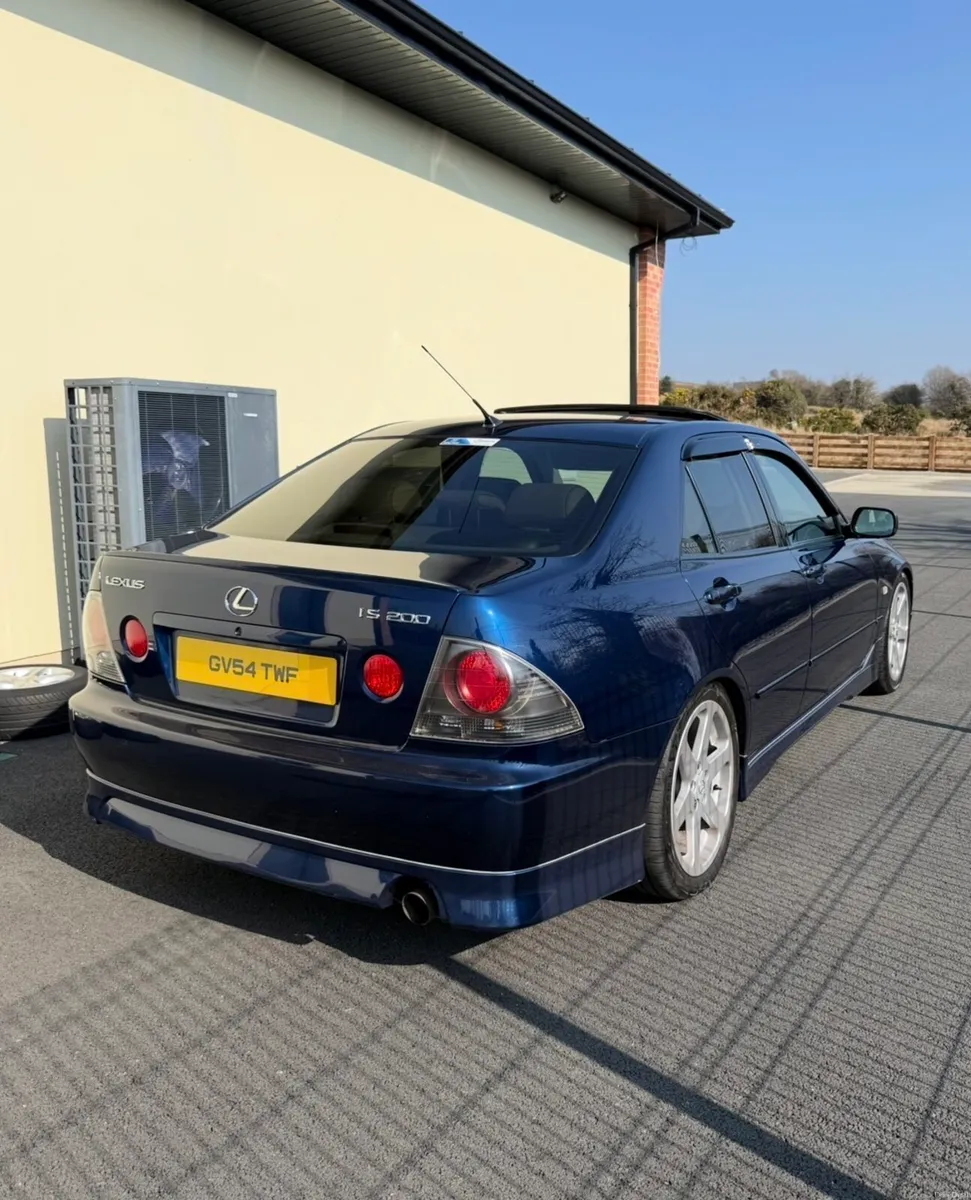 Lexus IS200 - Image 6