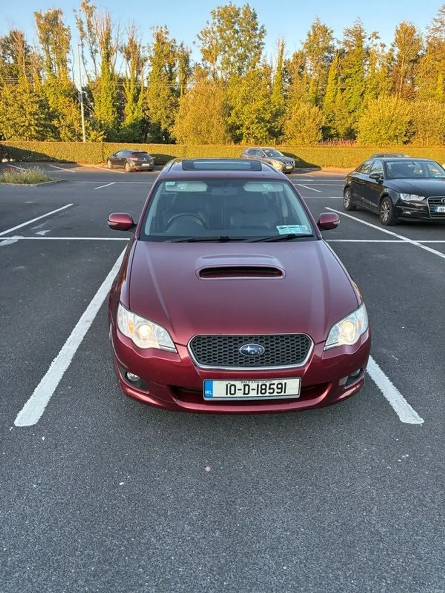 2010 Subaru Legacy - Image 2