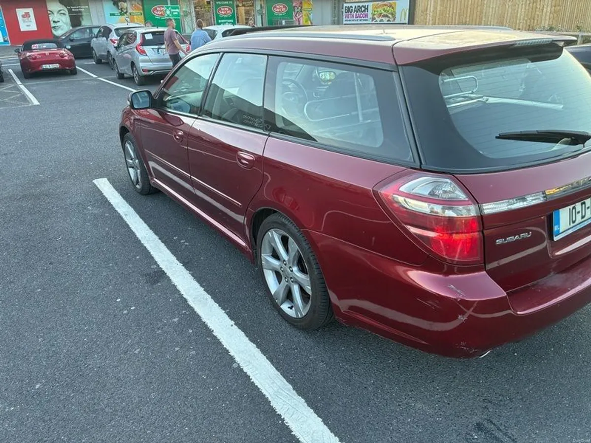 2010 Subaru Legacy - Image 4