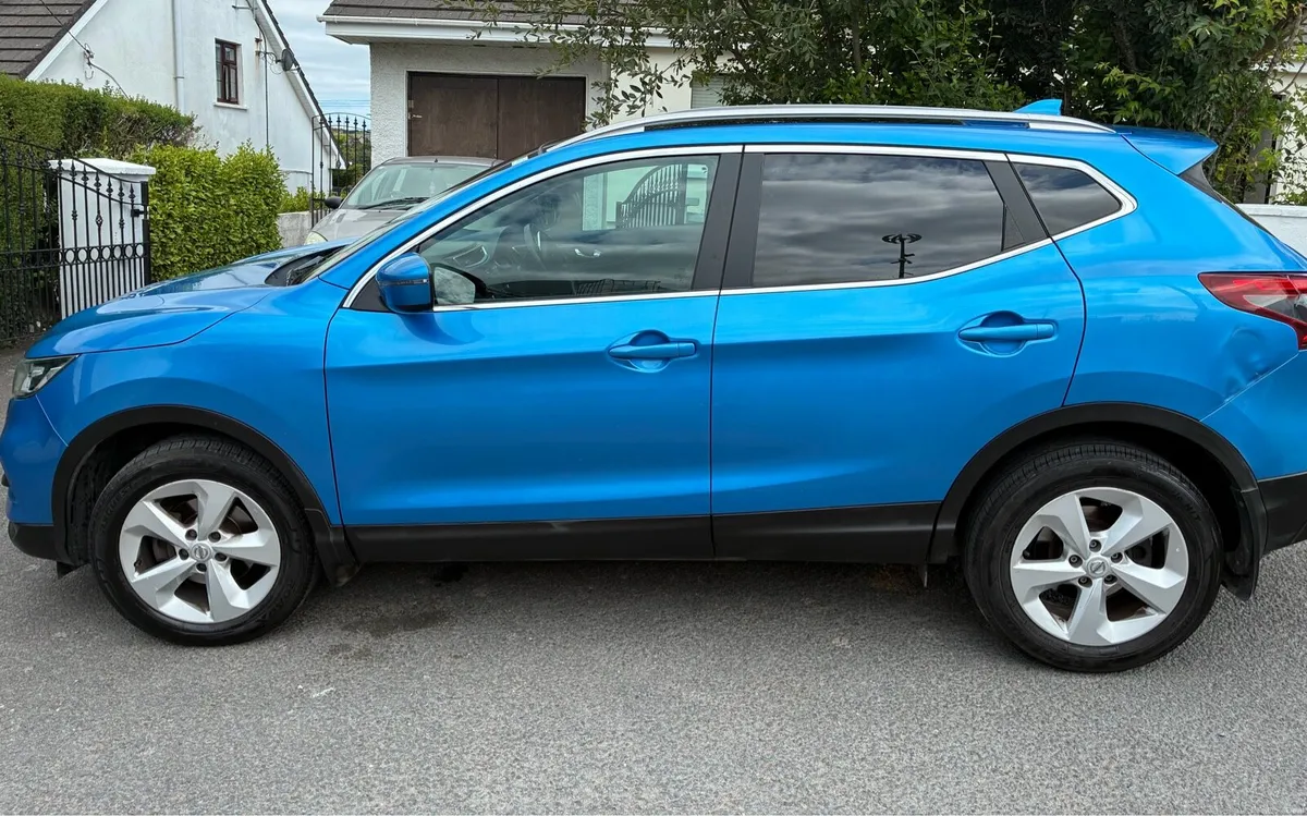 Nissan Qashqai 2018 Low Mileage - Image 3