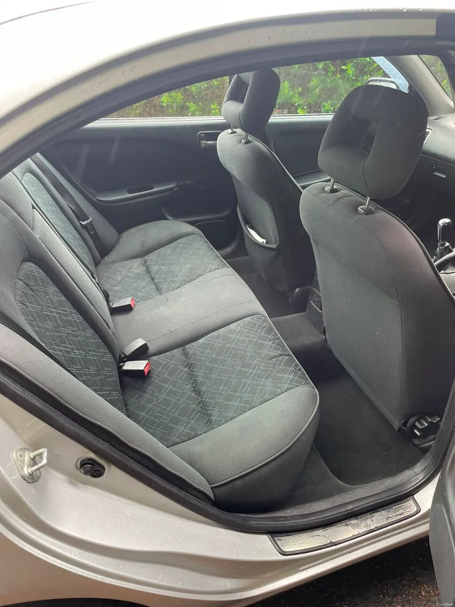Toyota avenisis - Image 4