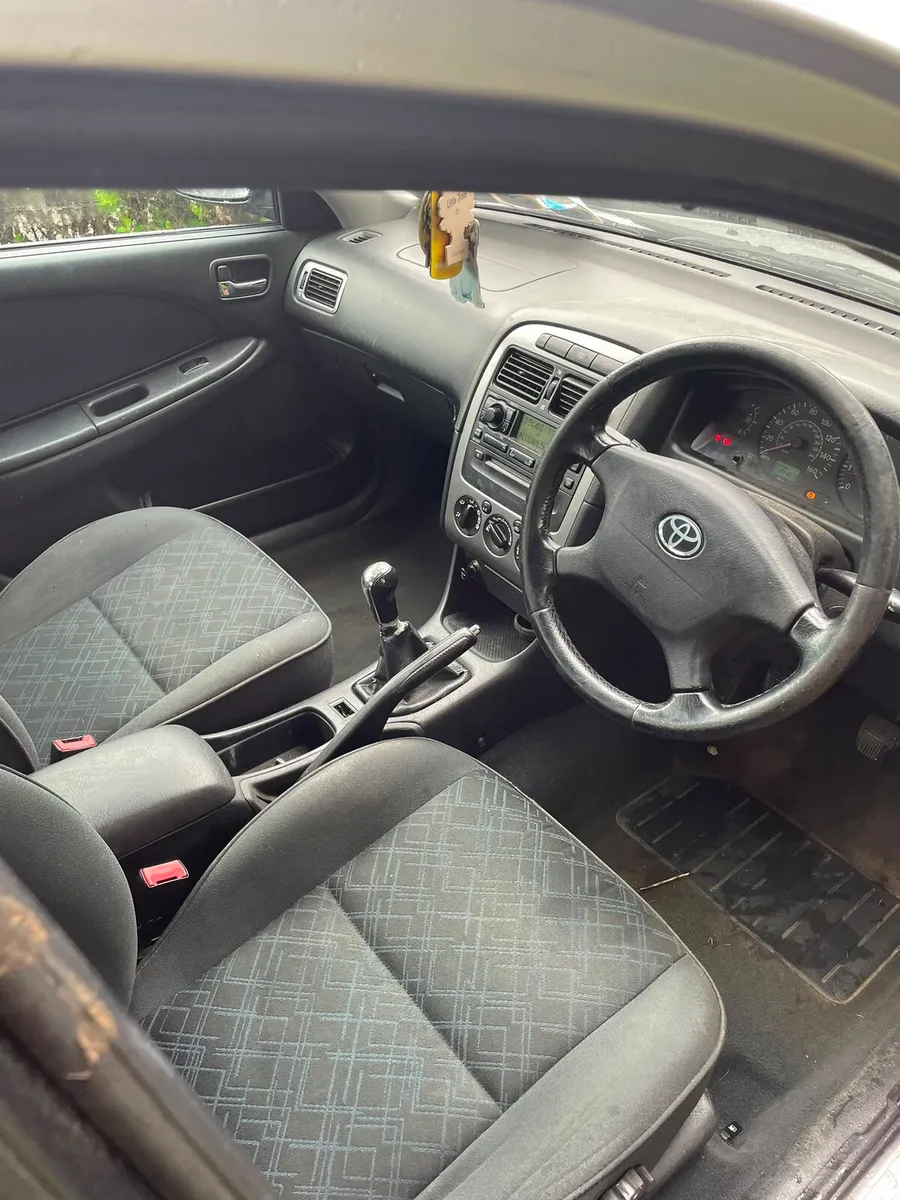 Toyota avenisis - Image 5