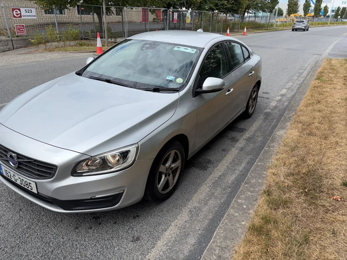 Volvo S60 2016 1 OWNER FROM NEW - Image 3