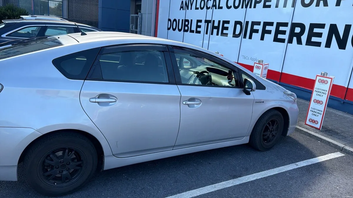 Toyota Prius - Image 5