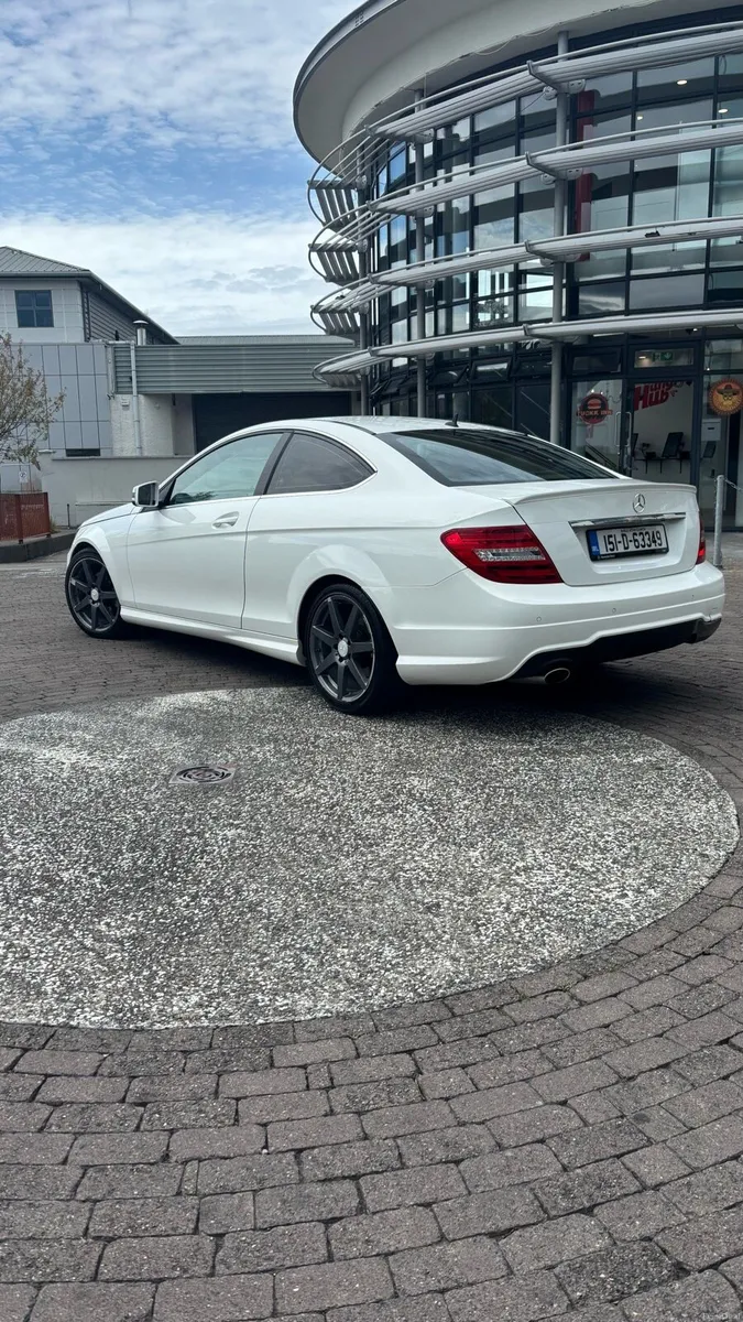 AMG LINE MERCEDES BENZ C-CLASS COUPE - Image 4