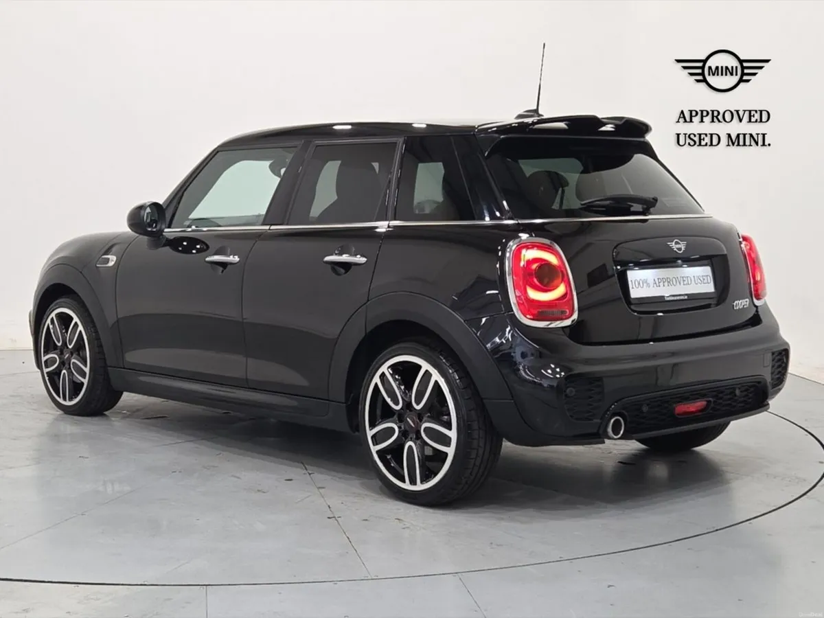 Mini Cooper 5-Door Cooper Sport - Image 2