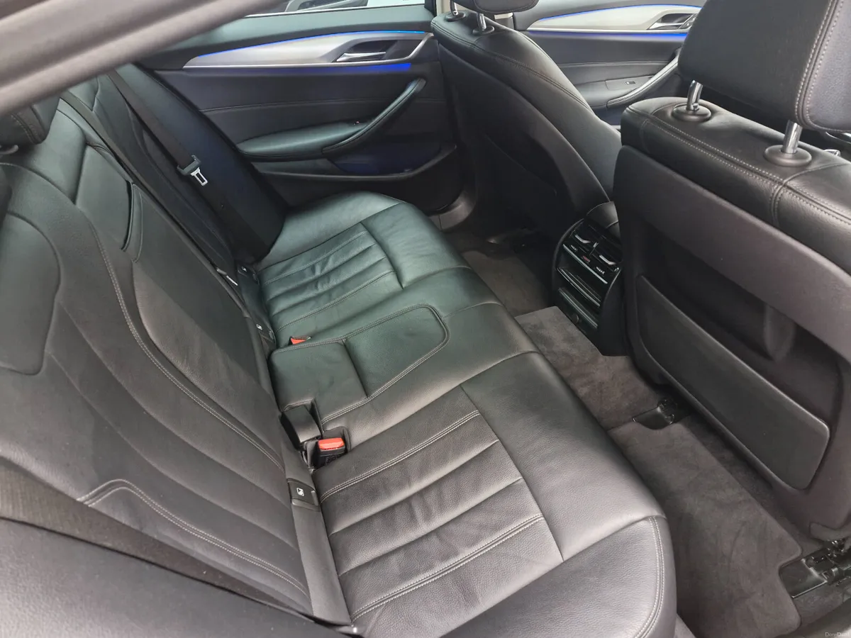 2019 530E AUTO - Image 6