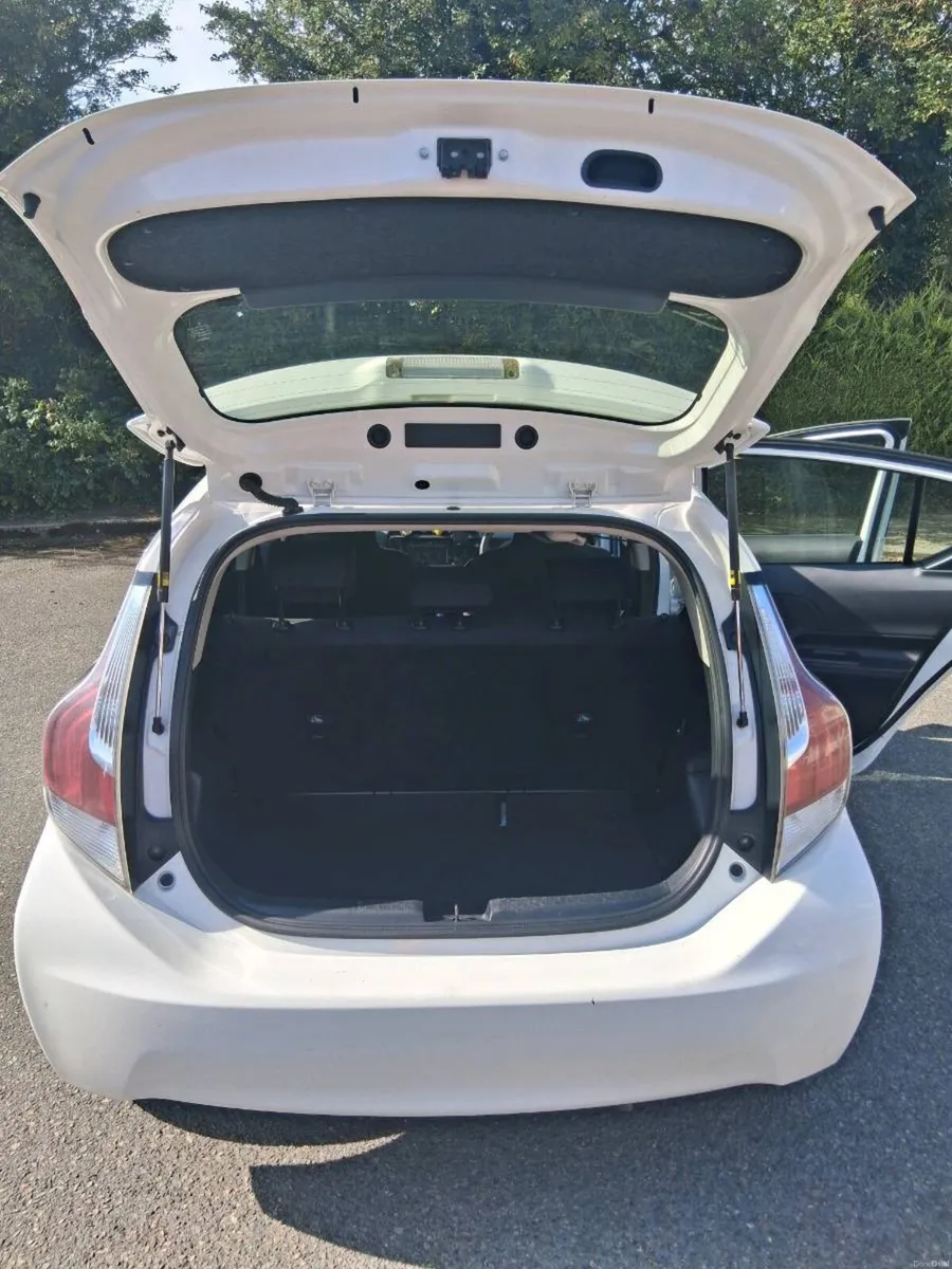 Toyota prius Aqua - Image 6
