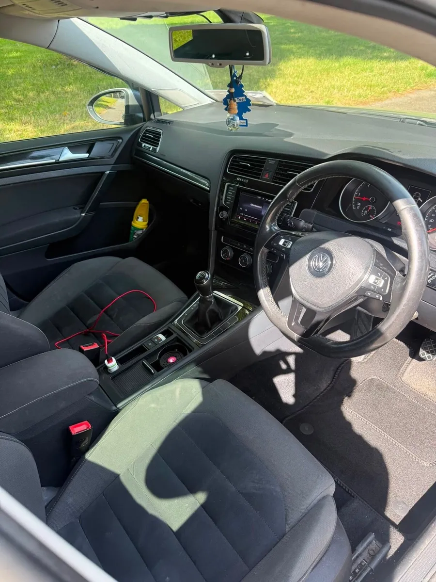 Volkswagen golf - Image 4