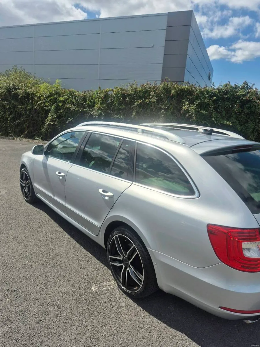 2013 Škoda Superb Laurin & Klement Estate - Image 3