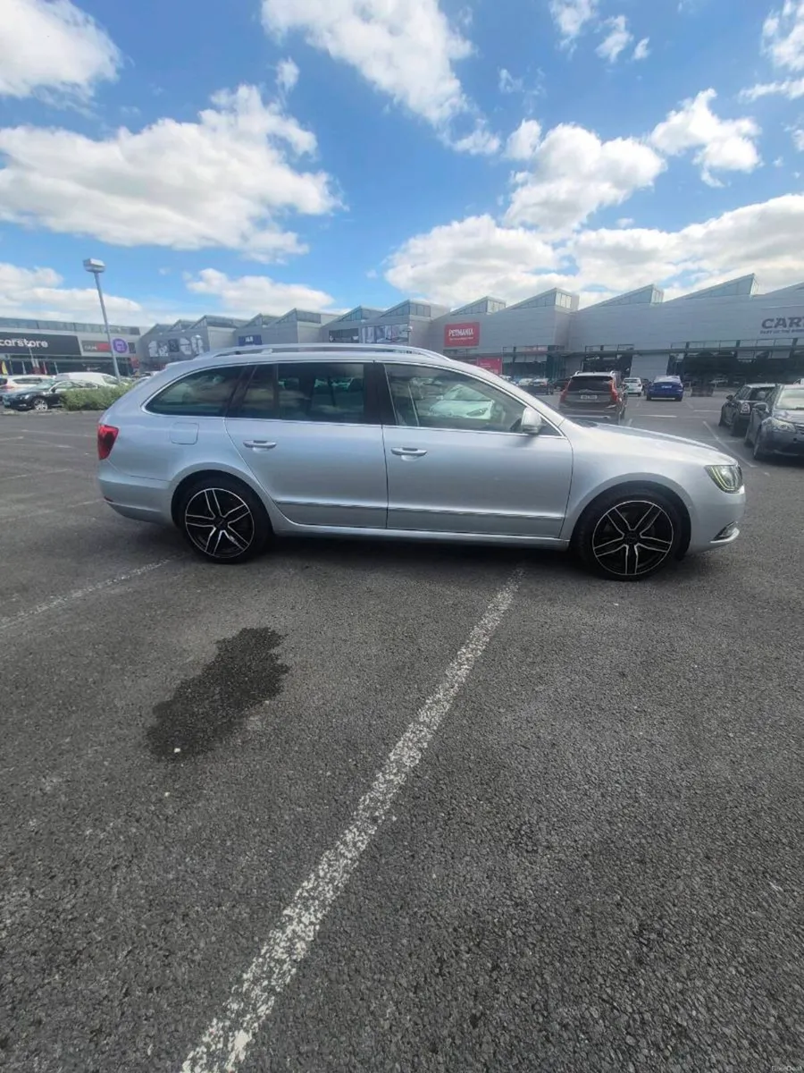 2013 Škoda Superb Laurin & Klement Estate - Image 6