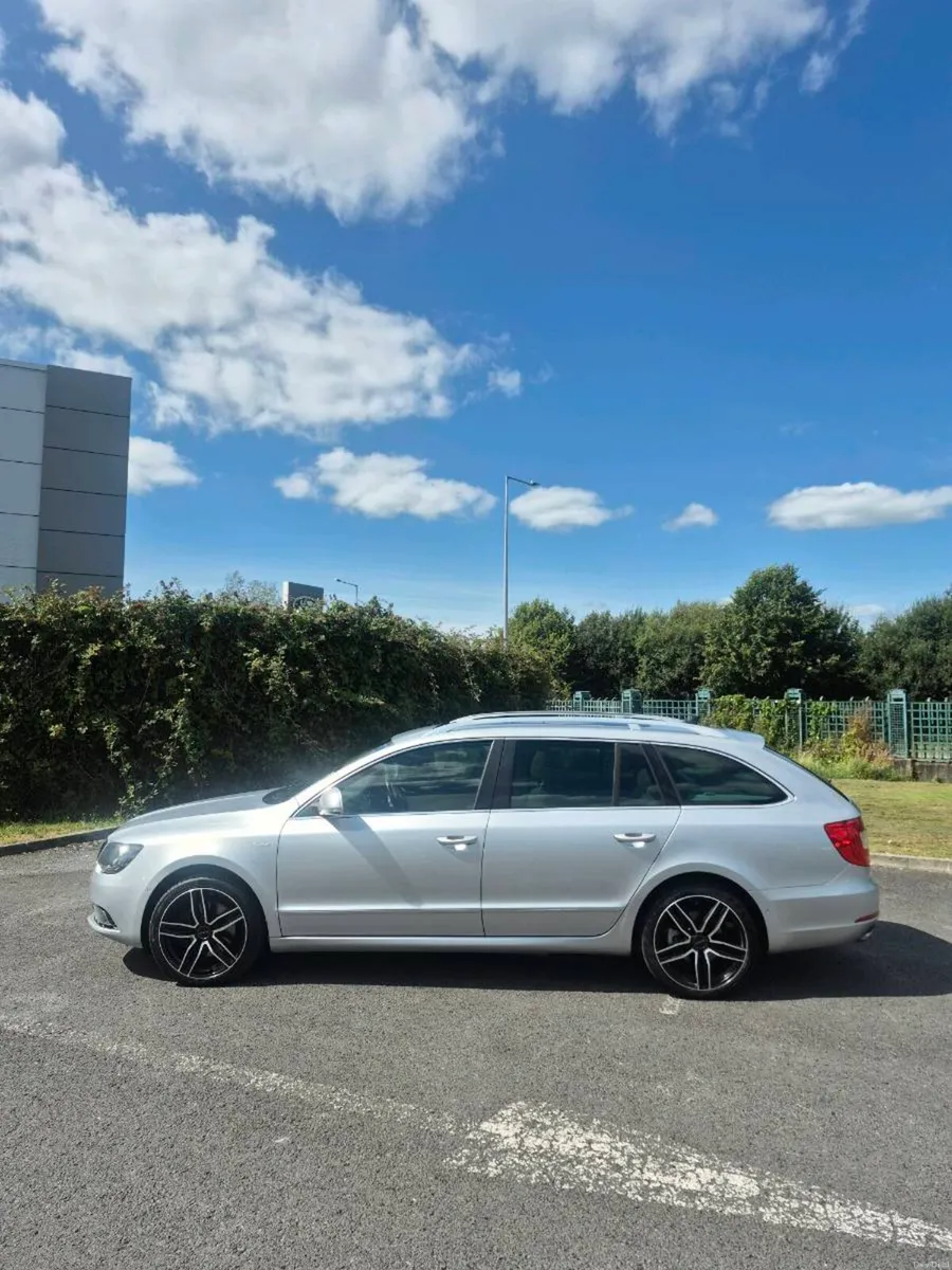 2013 Škoda Superb Laurin & Klement Estate - Image 1