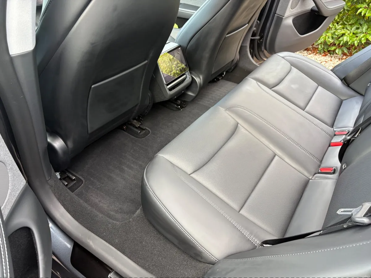 2025 Tesla Model 3 Premium RWD - Image 6