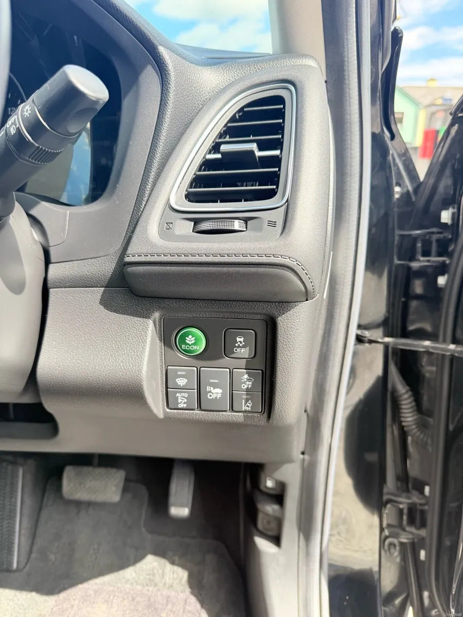 2016 Honda Vezel(HR-V)1.5Hybrid Automatic 47000km - Image 6