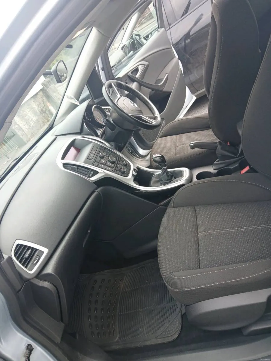 Vauxhall Astra Low Mileage - Image 5