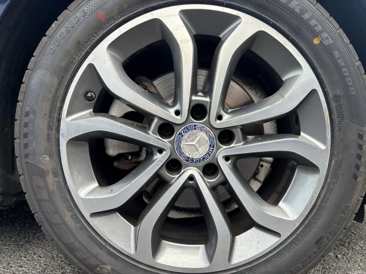 Mercedes-Benz C-Class 180 D AVANTGARDE 4DR - Image 5