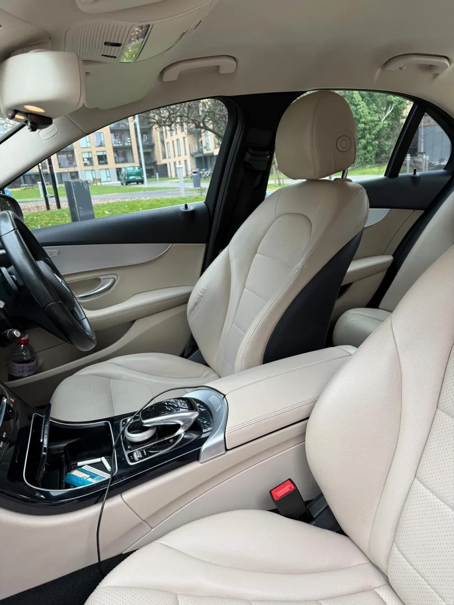 Mercedes-Benz C-Class 2019 - Image 4