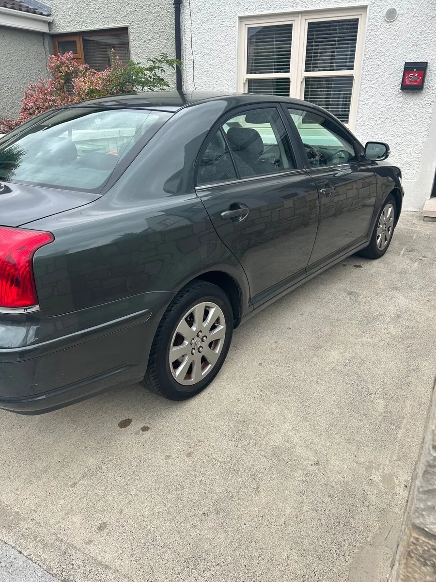 Toyota Avensis 2009 - Image 2