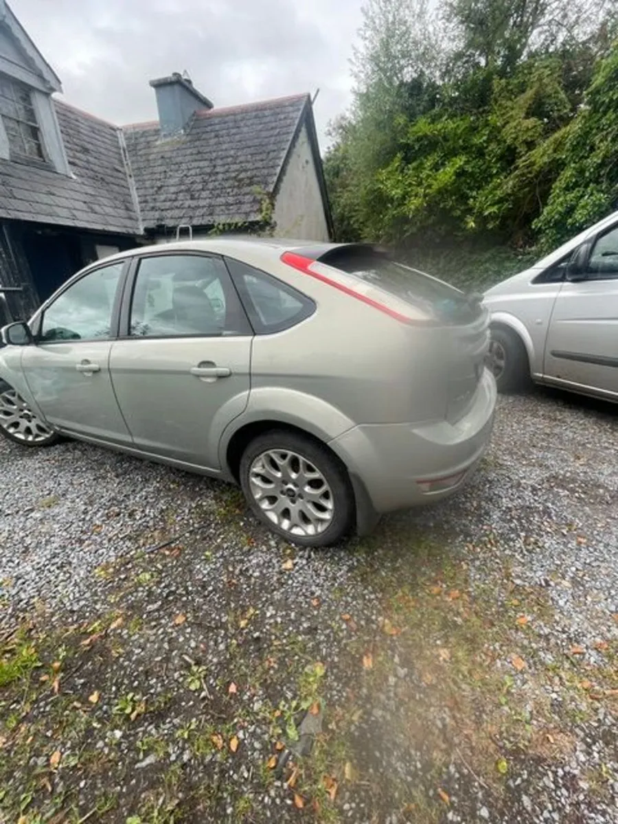 Ford Focus  STYLE model 2010 - Image 3