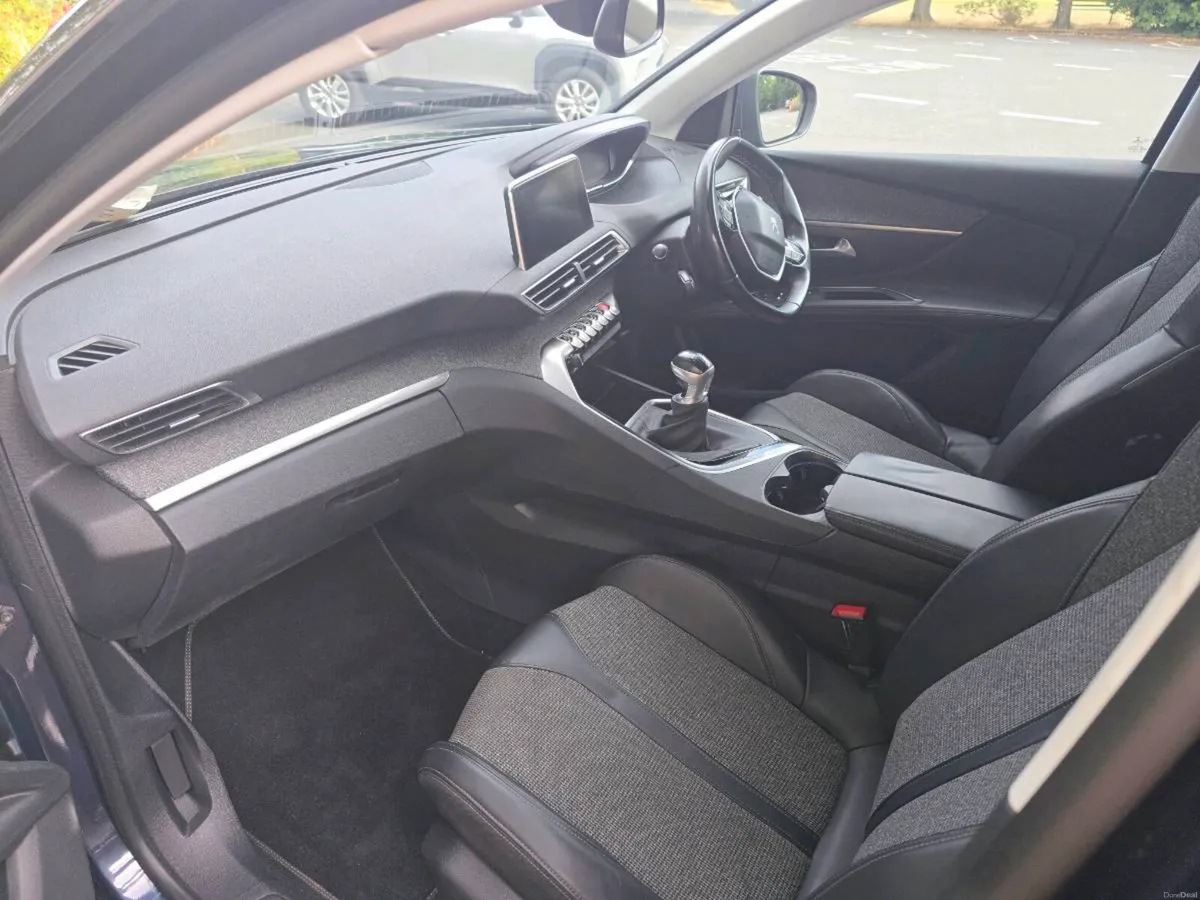Peugeot 5008 1.2 ALLURE 130HP - Image 4