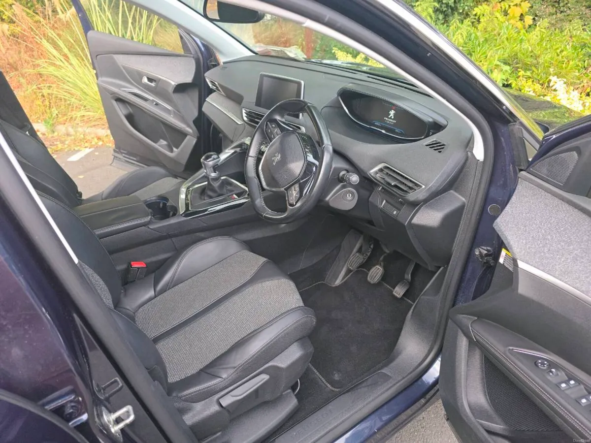 Peugeot 5008 1.2 ALLURE 130HP - Image 6