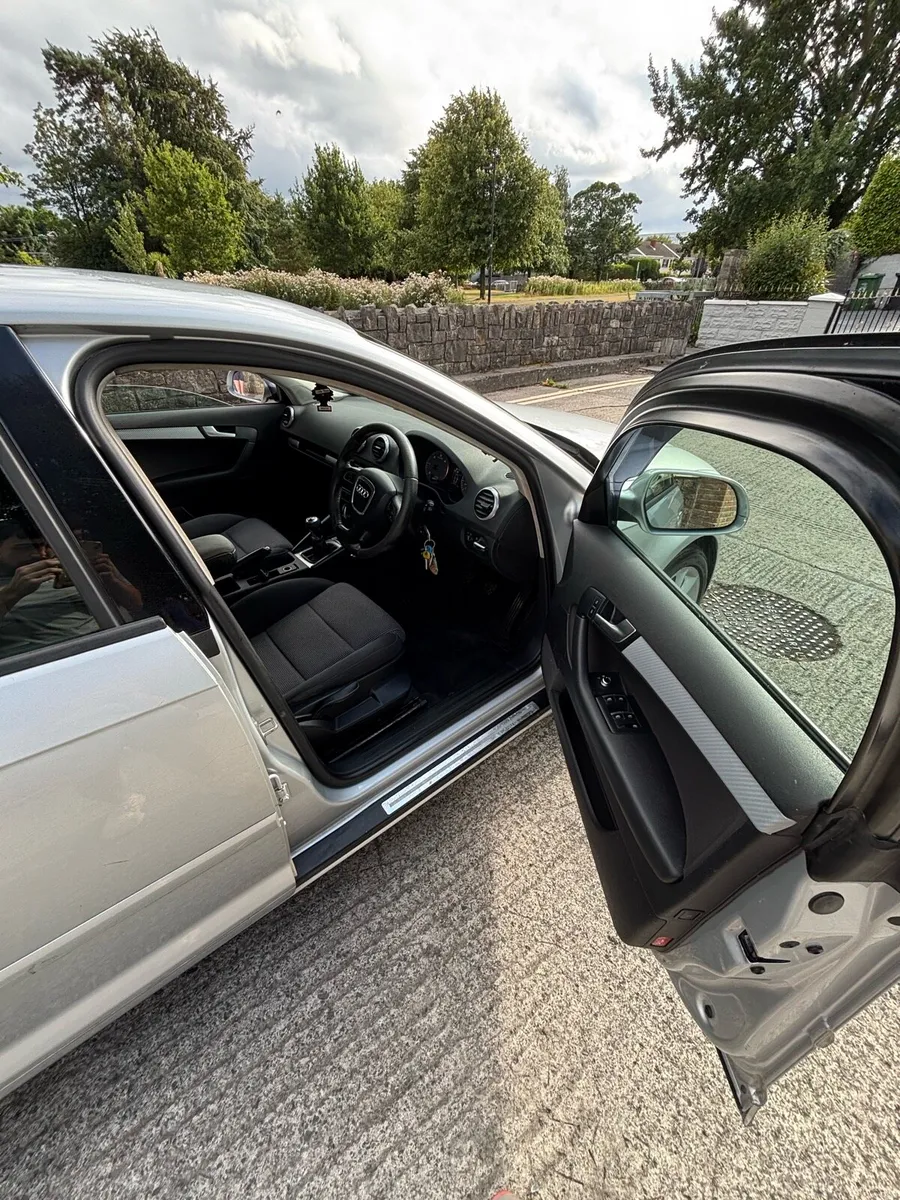 Audi A3 2011 1.6L TDI sport-back - Image 4