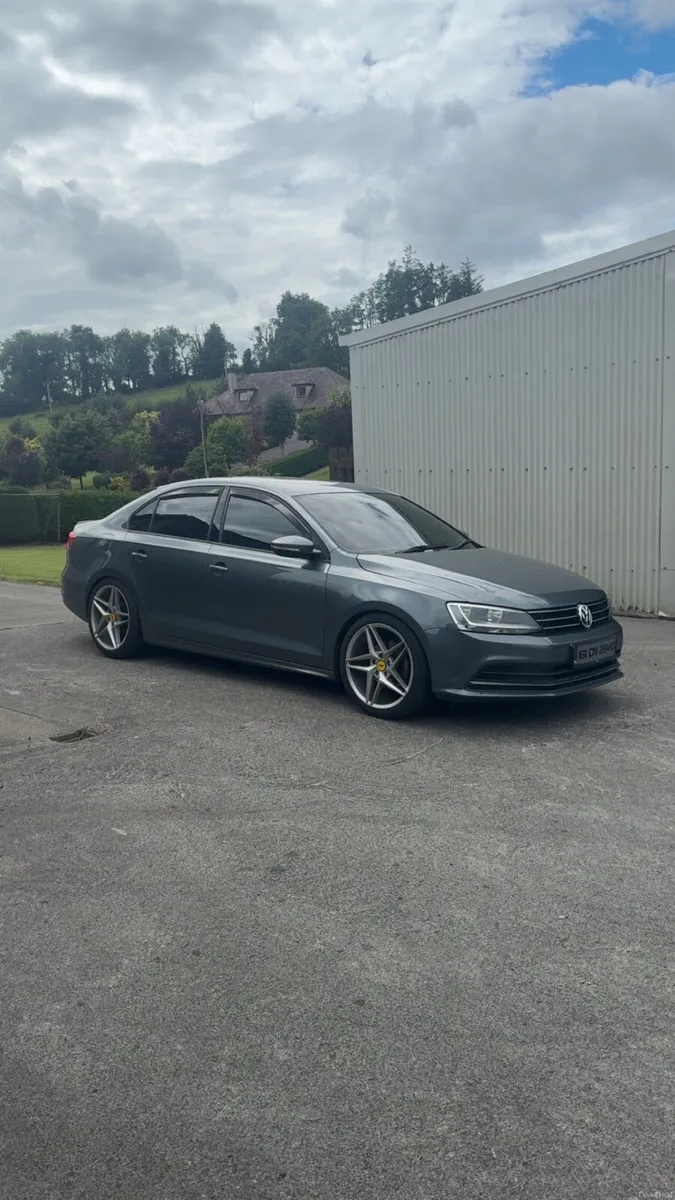 Volkswagen Jetta 161 LOW KM - Image 2