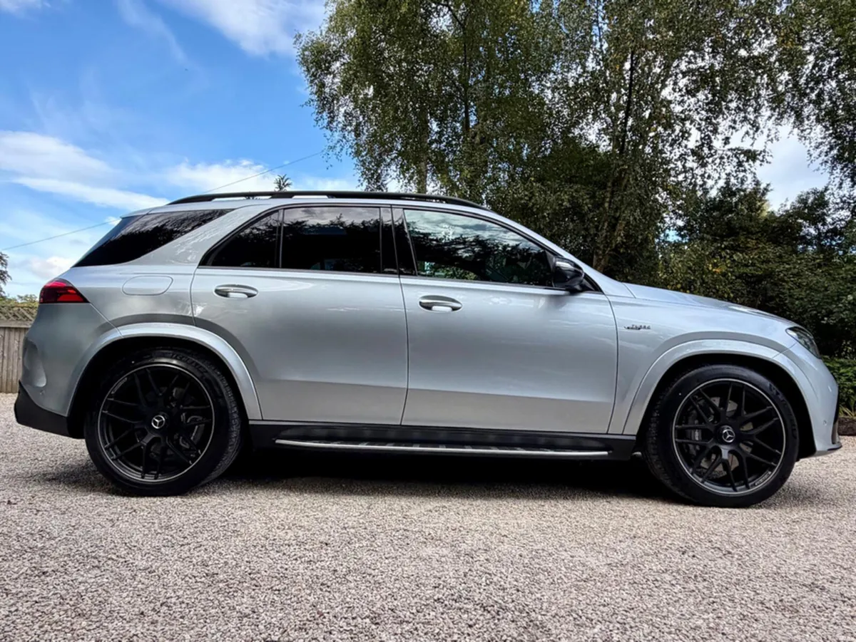 Mercedes-Benz GLE 53 AMG Premium Plus Night Editio - Image 4