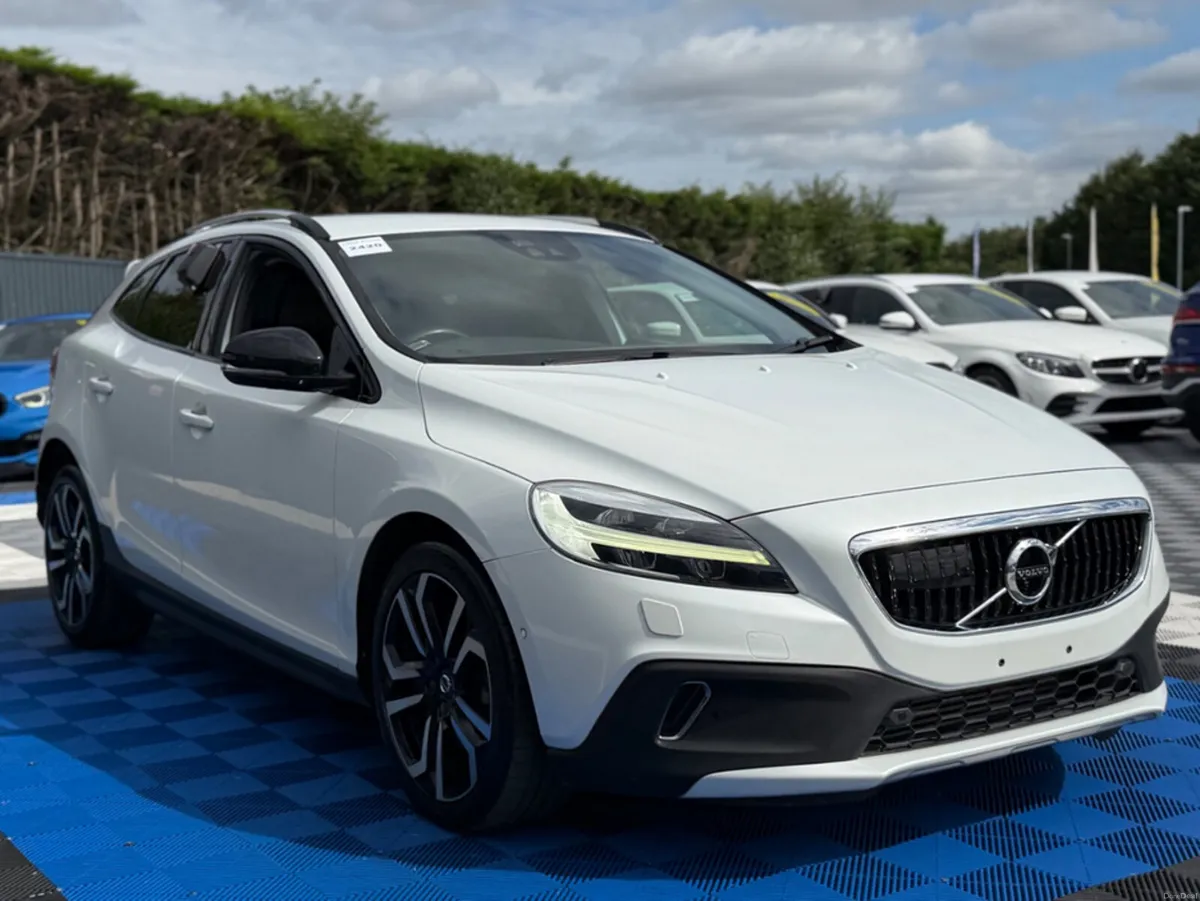 Volvo V40 CROSS COUNTRY - 2.0L DIESEL - AUTO - 12M - Image 5