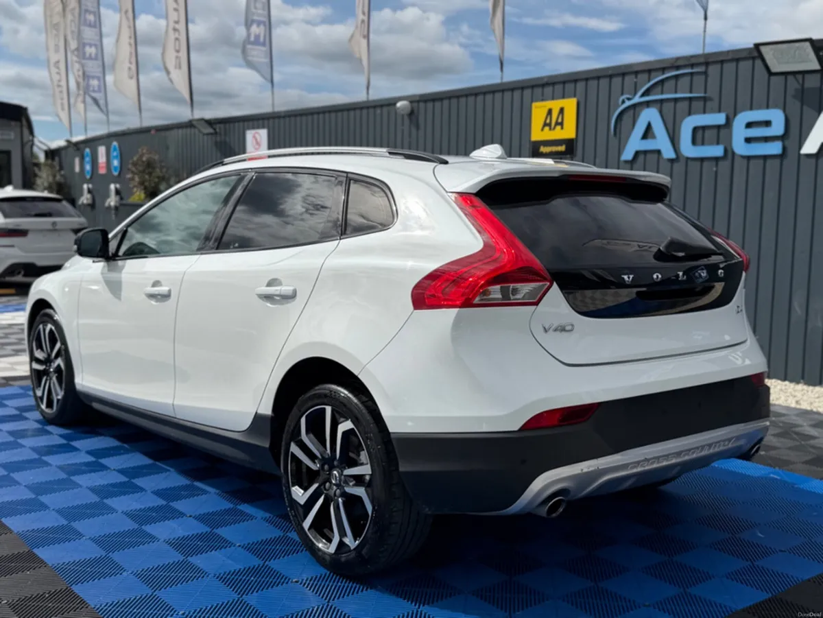 Volvo V40 ***DEPOSIT TAKEN*** D4 - 2.0L DIESEL - A - Image 5