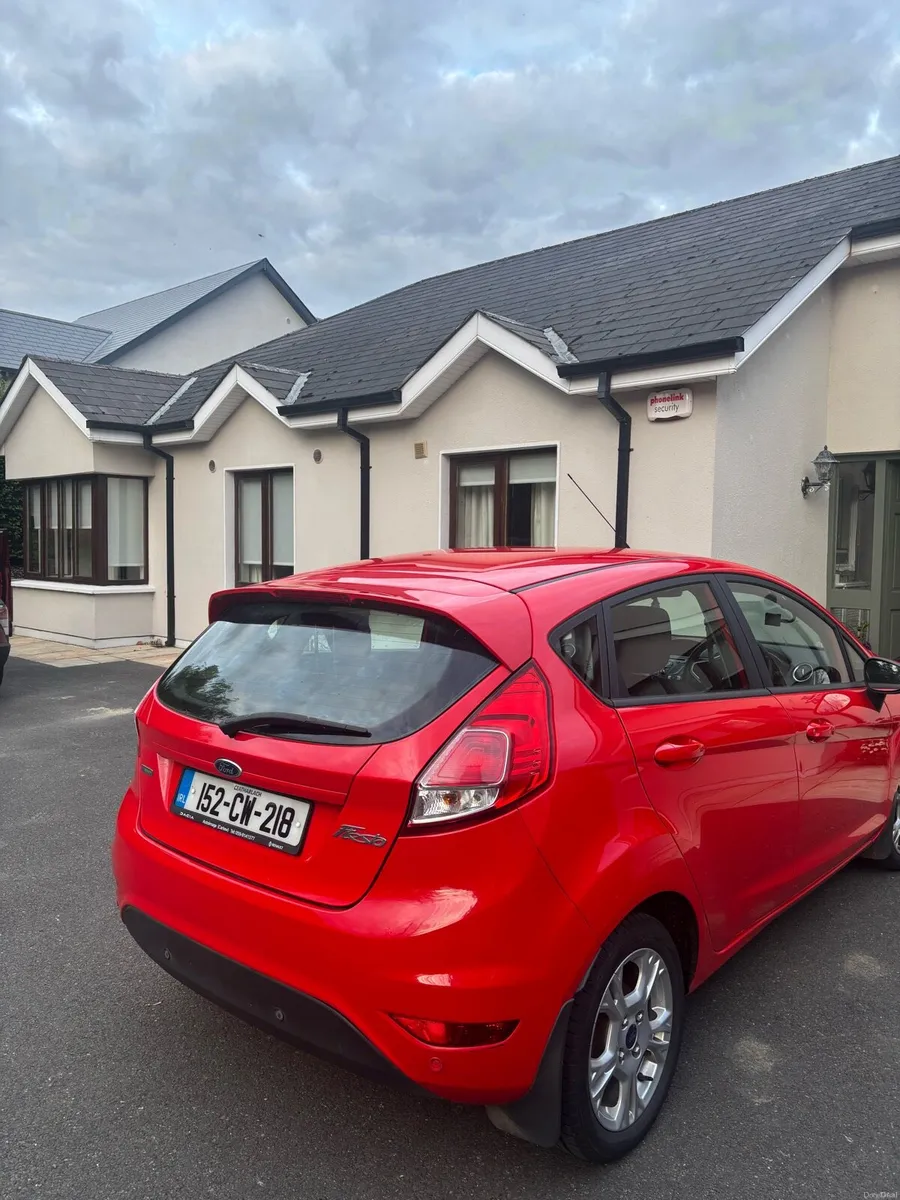 Ford Fiesta 2015 - Image 2