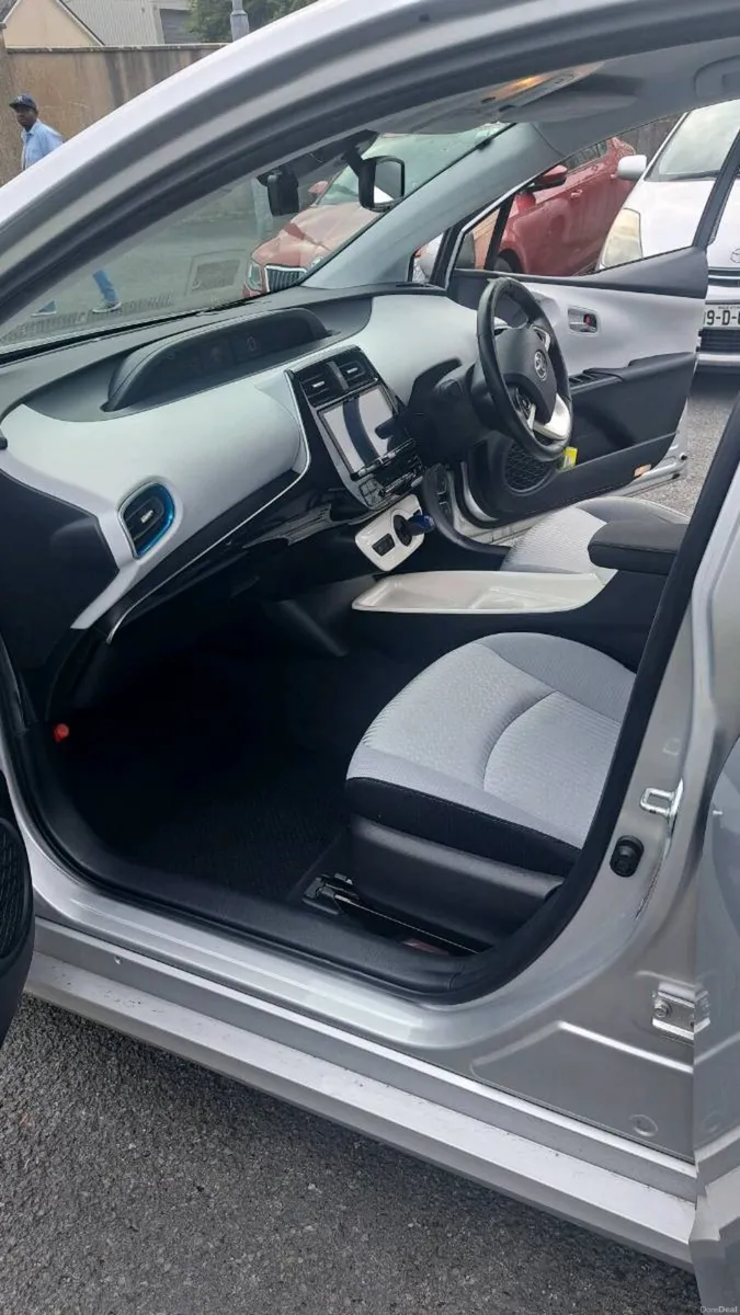 Toyota prius 2017 - Image 1