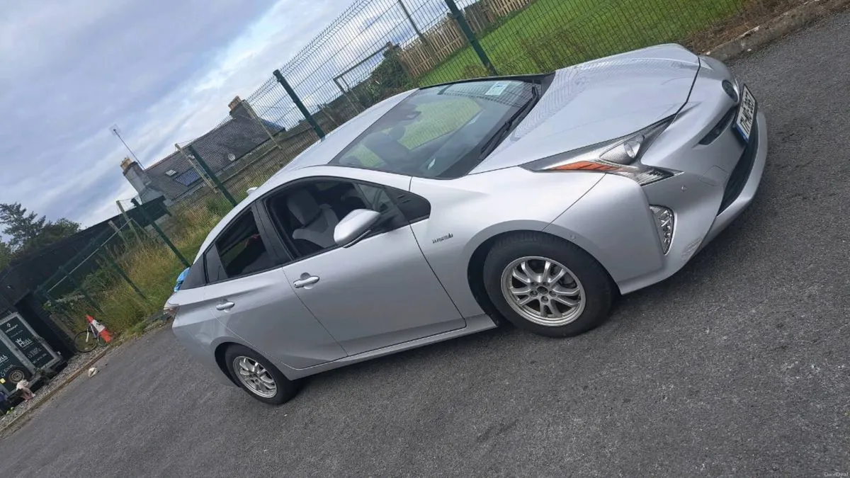 Toyota prius 2017 - Image 3