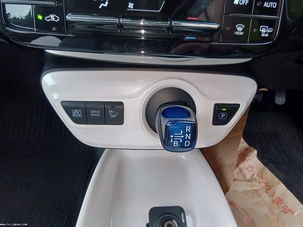 Toyota prius 2017 - Image 5