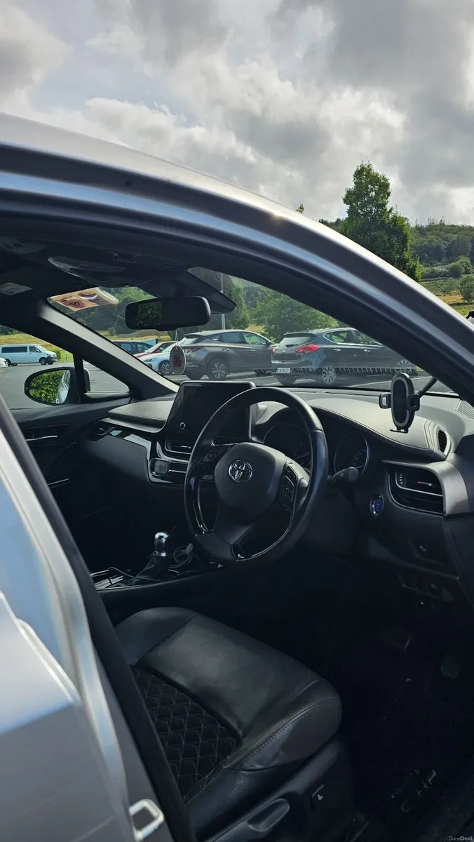 Toyota C-HR 2023 - Image 2