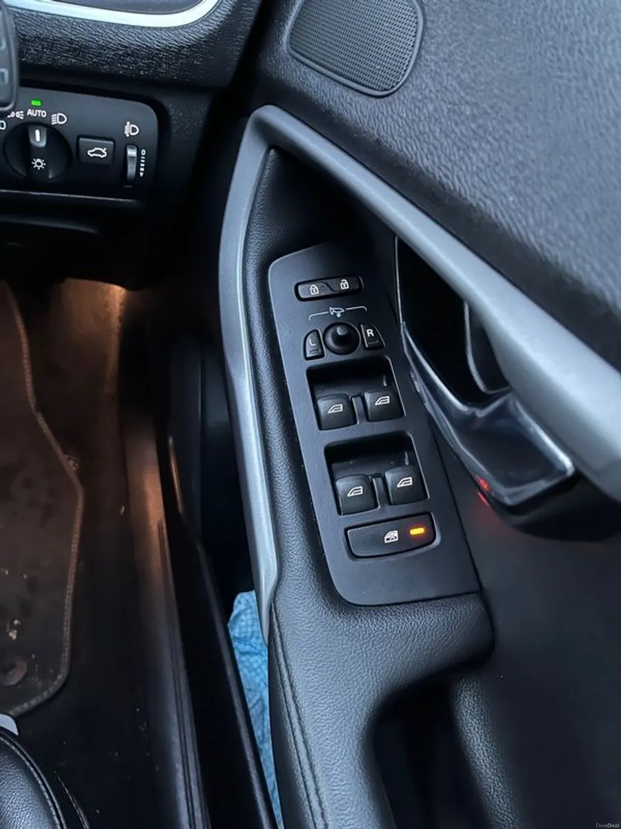 New NCT, 2014 Volvo V40 - Image 6