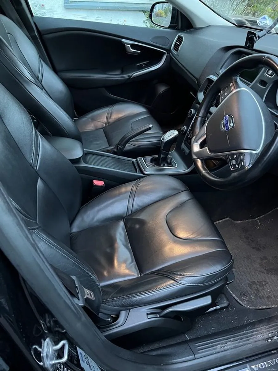 New NCT, 2014 Volvo V40 - Image 4
