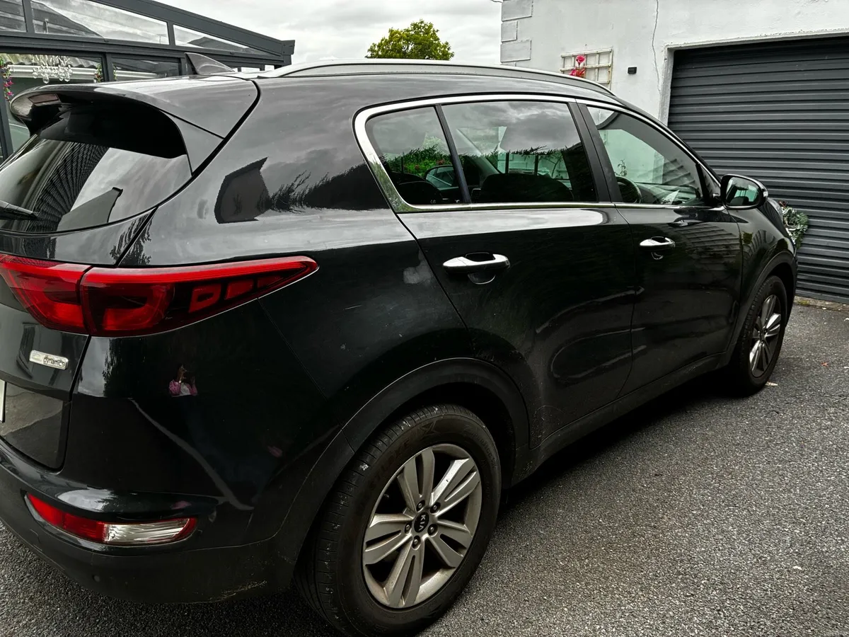 Car - Image 4