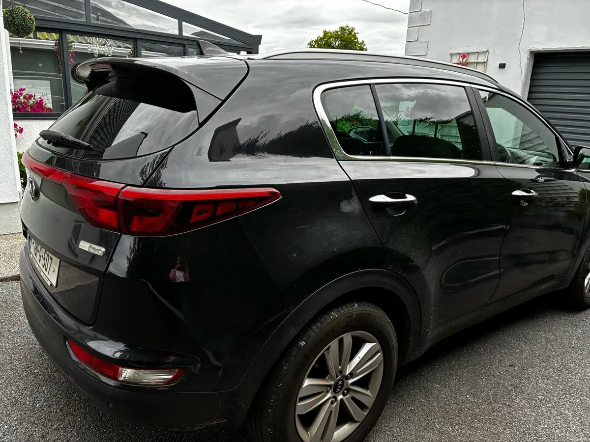 Car - Image 3