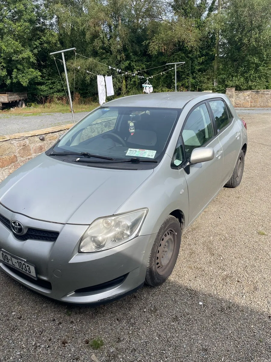 09 Toyota Auris - Image 2