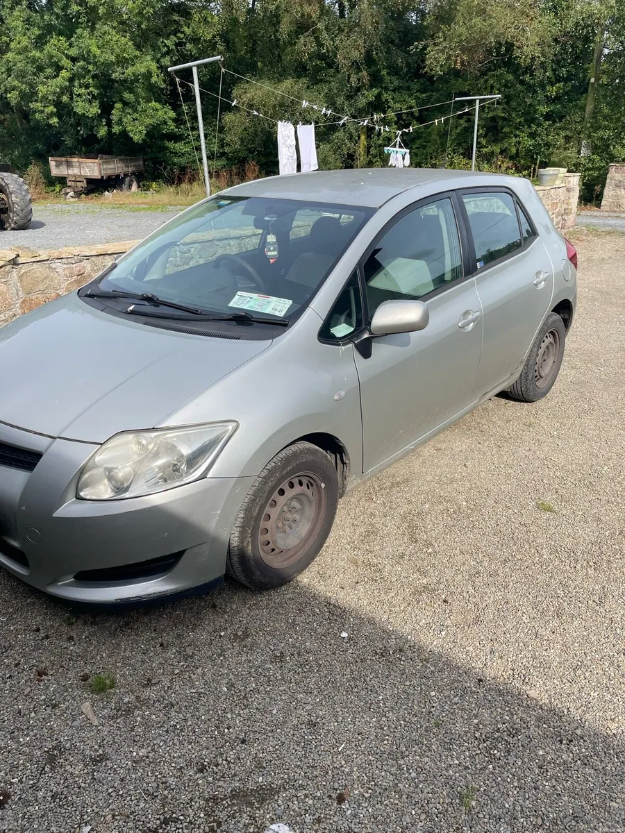 09 Toyota Auris - Image 3