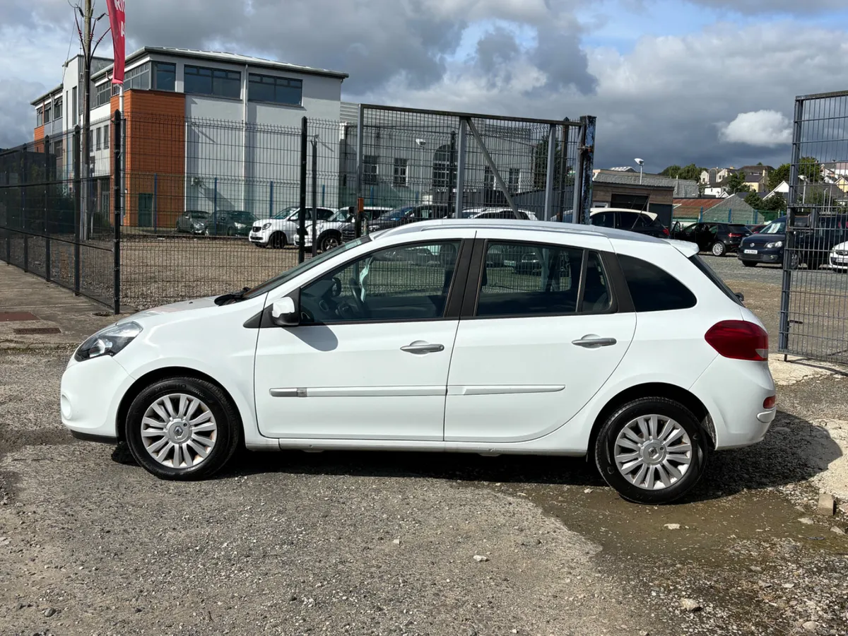 Renault Clio 2010 LOW KMS - Image 4