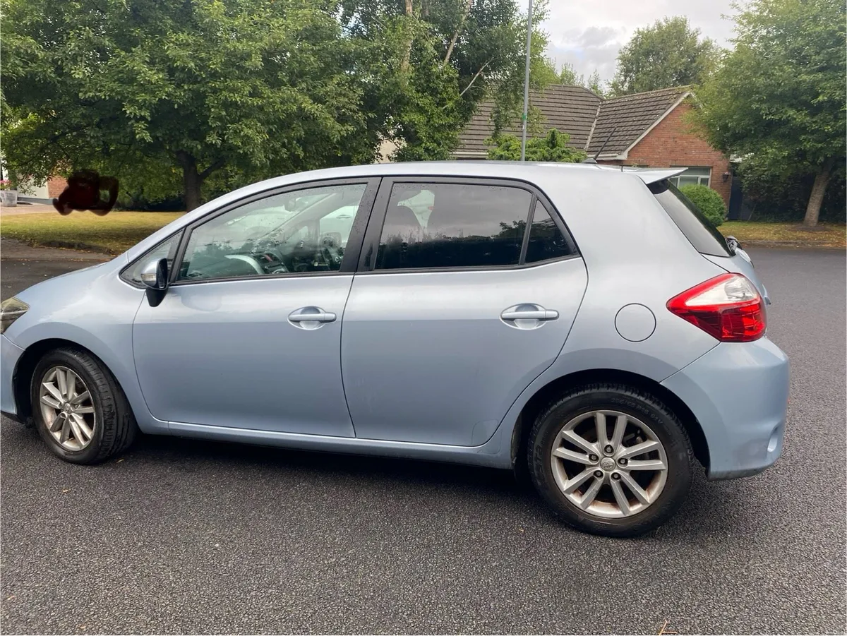 Toyota Auris 1.4 D4D Sport 5DR. Very Low Mileage - Image 6