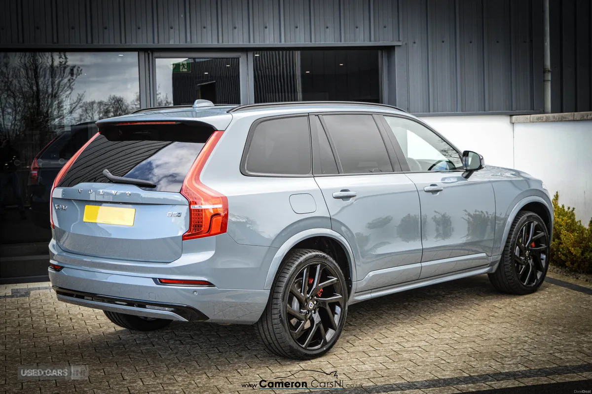 Volvo XC90 DIESEL ESTATE - Image 2