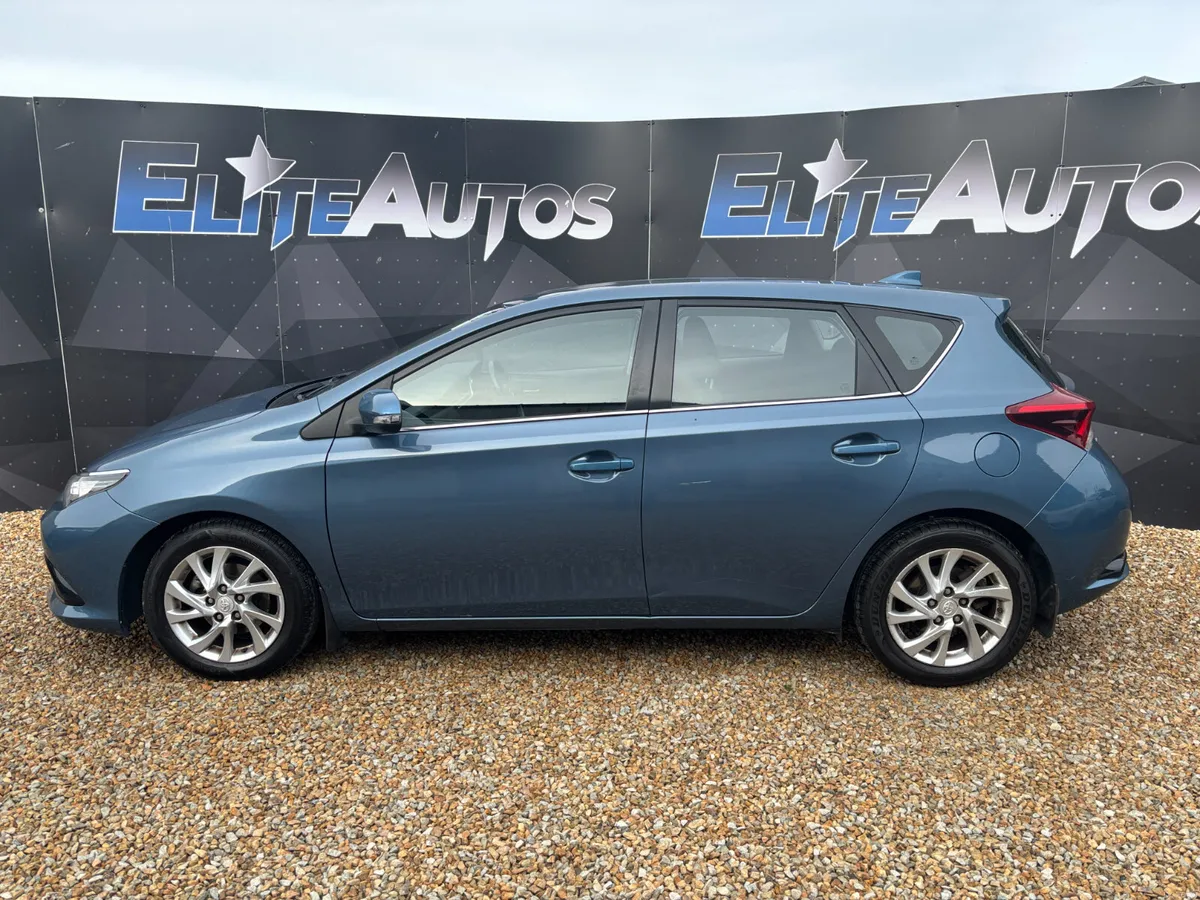 Toyota Auris Luna Automatic 1.2 2015 - Image 2