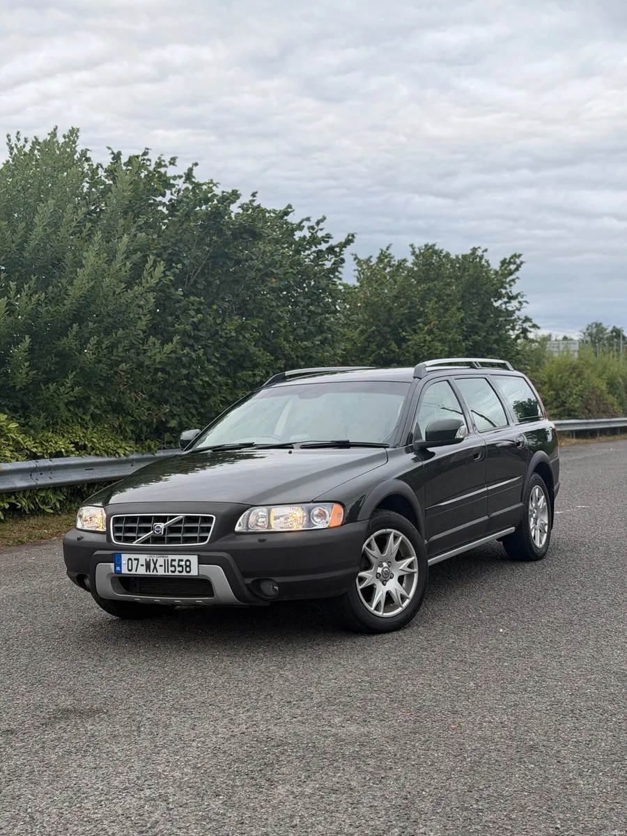 Volvo XC70 2.4 - Image 1