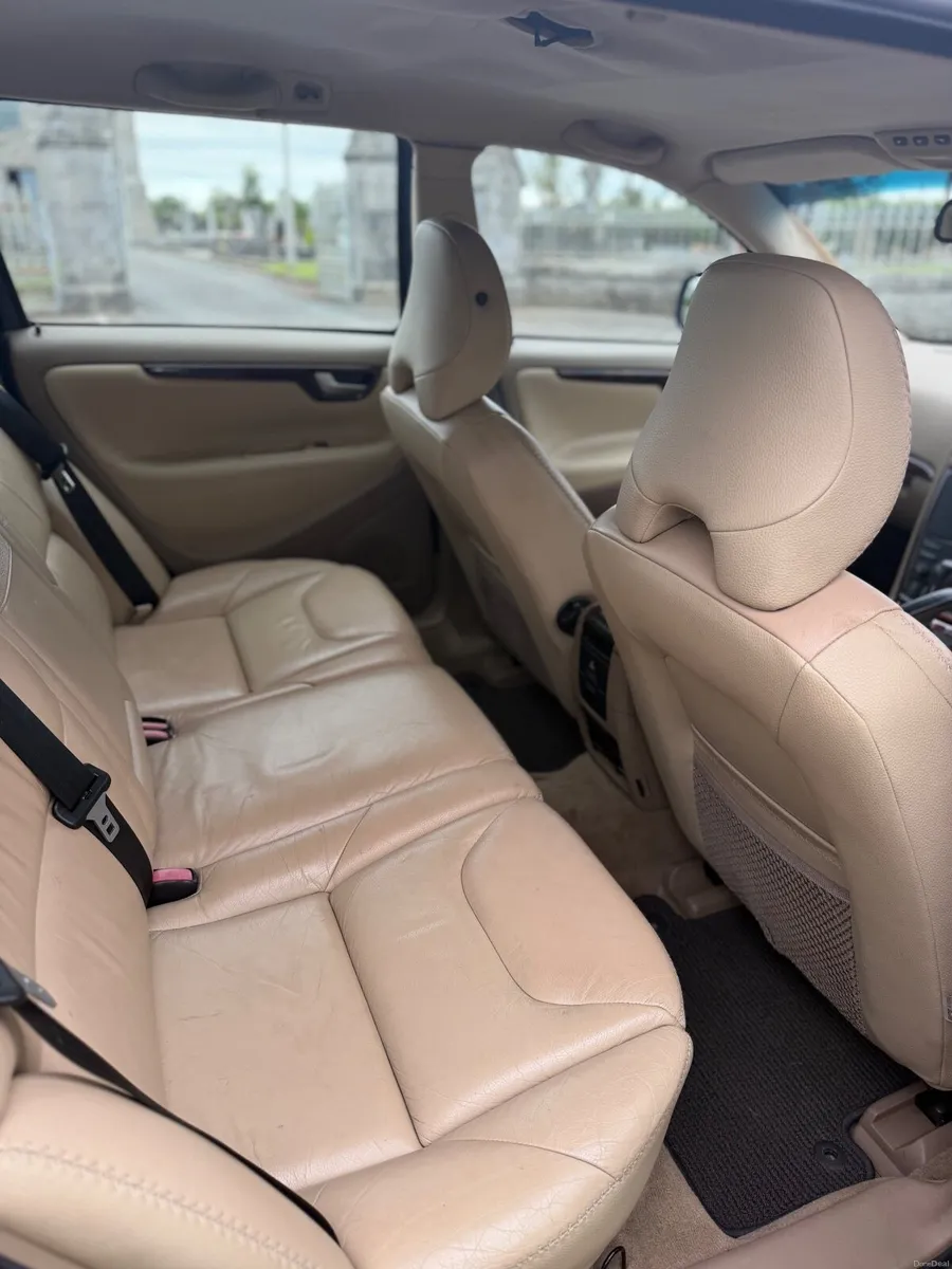 Volvo XC70 2.4 - Image 5