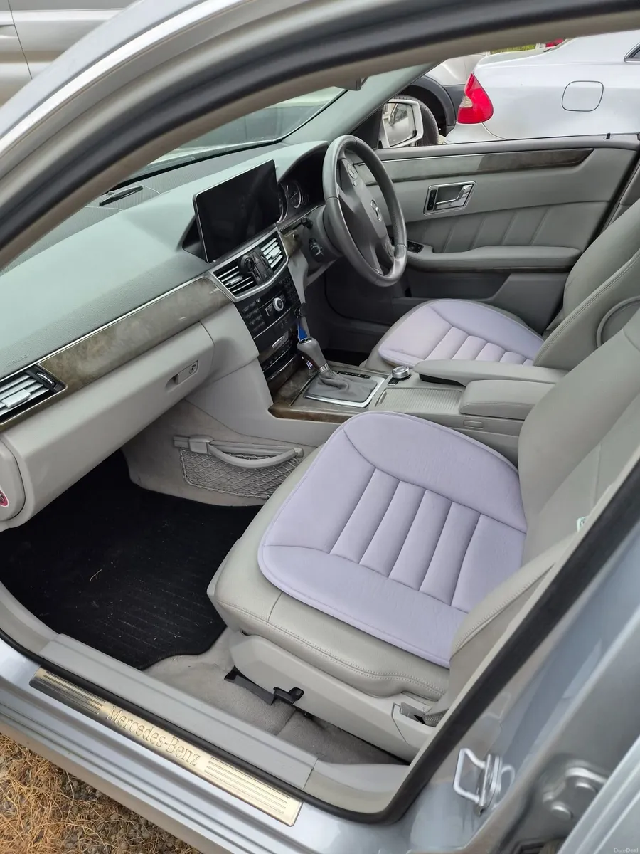 Mercedes-Benz E-Class 2010 - Image 2