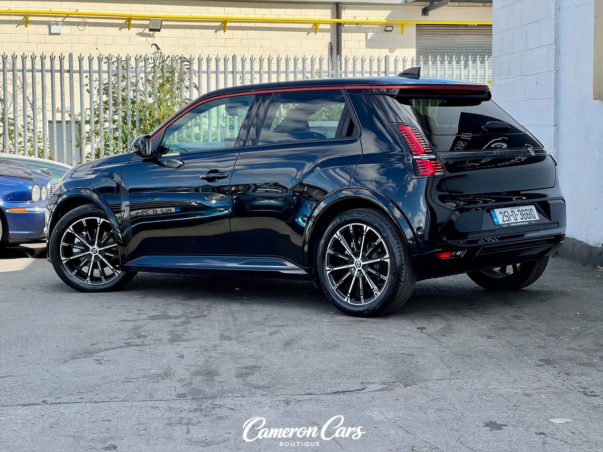 RENAULT 5 E-TECH ICONIC 52kw JET BLACK - Image 3